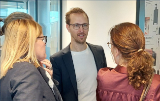 hanhues-alex-325 hanhues-alex-325